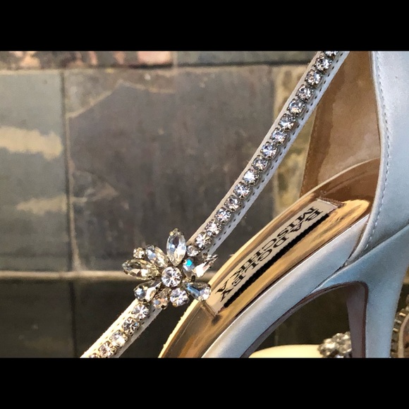 Badgley Mischka ivory & crystal sandals - Picture 5 of 14